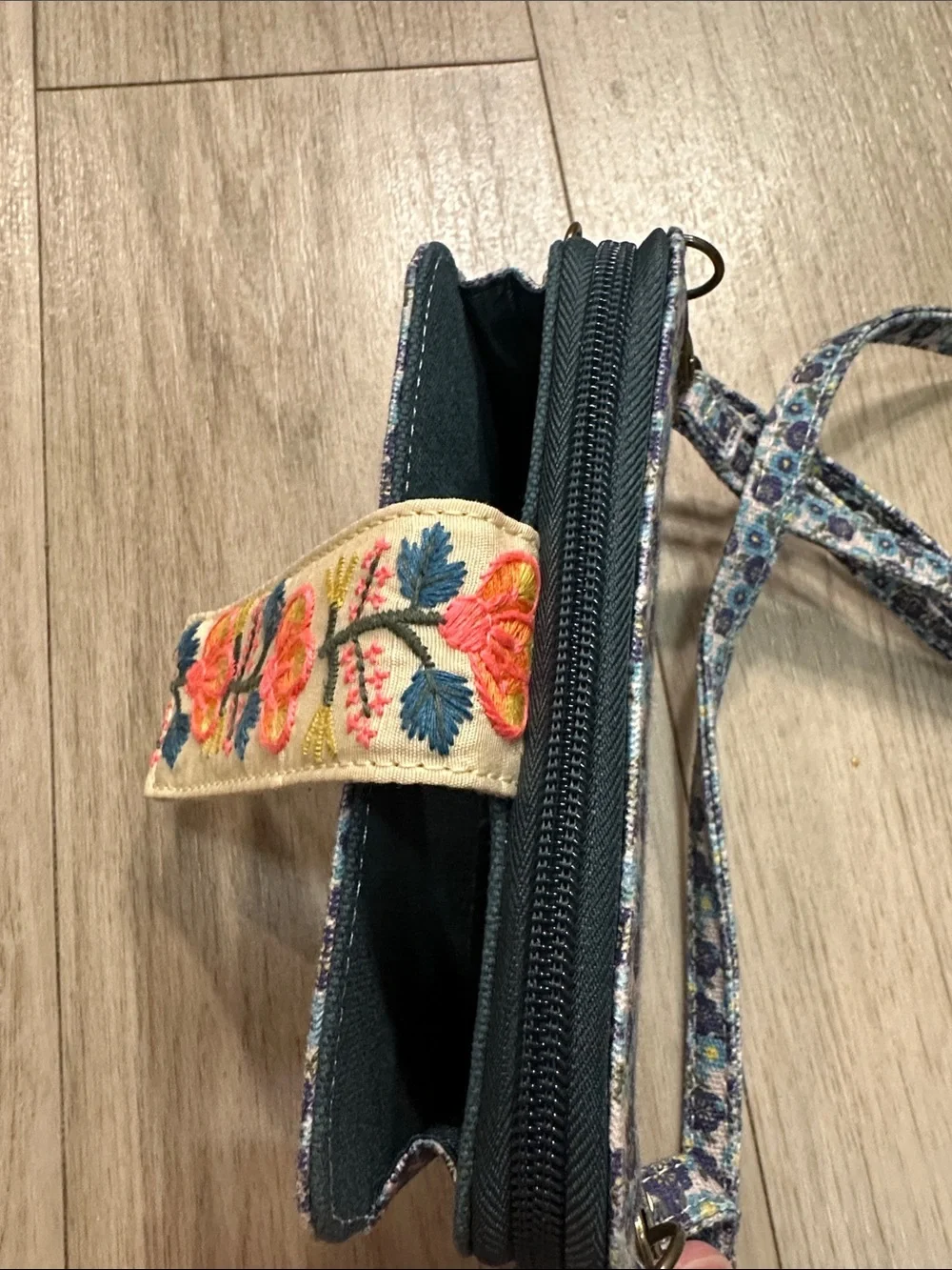 NWOT NATURAL LIFE Wristlet Crossbody Wallet Blue Turquoise Ditsy Floral
